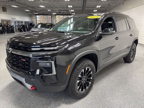 Used 2024 Chevrolet Traverse Z71 w/ Enhanced Driving Package image 3