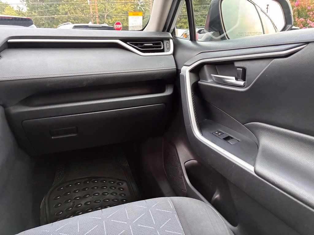 Used 2021 Toyota RAV4 XLE FWD image 41