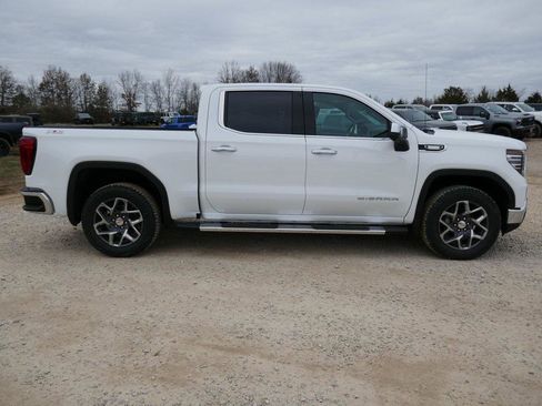 New 2026 GMC Sierra 1500 SLT image 2