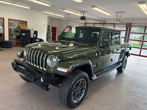 Used 2021 Jeep Gladiator Overland w/ Popular Equipment Package AWD/4WD image 3
