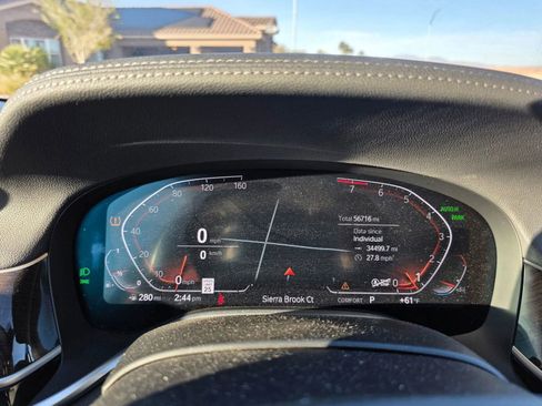 Used 2022 BMW 740i w/ Premium Package image 9