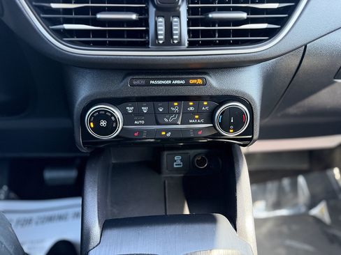 Certified 2022 Ford Escape SE w/ Cold Weather Package AWD/4WD image 16