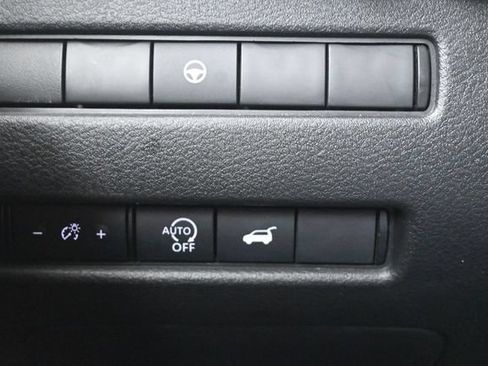 Used 2025 Nissan Rogue SV AWD/4WD image 26