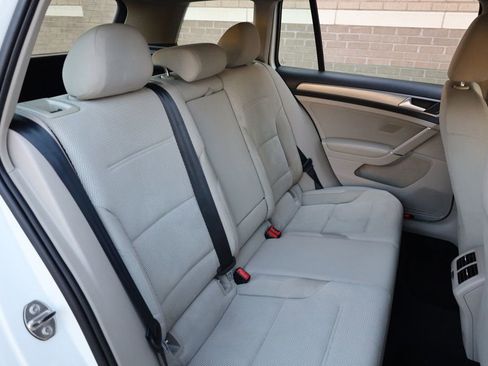 Used 2016 Volkswagen Golf S image 21