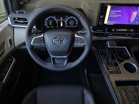 Certified 2026 Toyota Sienna Limited FWD image 14