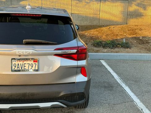 Used 2022 Kia Seltos LX AWD/4WD image 16