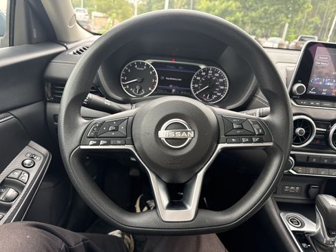 Used 2024 Nissan Sentra SV FWD image 18