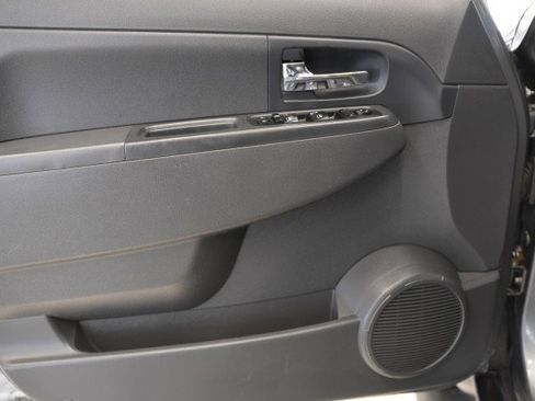 Used 2012 Jeep Liberty Sport image 13