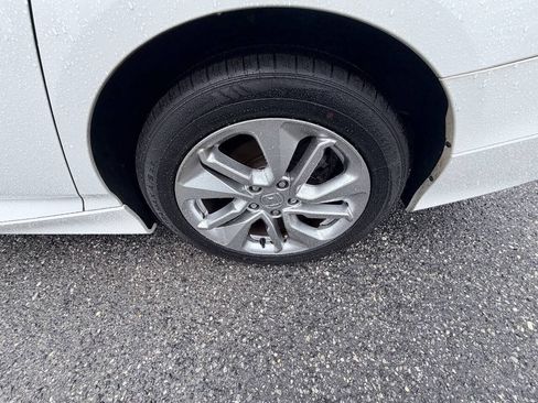 Used 2018 Honda Accord LX image 30
