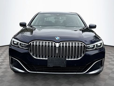 Used 2022 BMW 740i xDrive w/ Luxury Rear Seating Package image 2