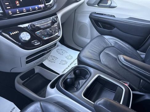 Used 2022 Chrysler Pacifica Touring-L FWD image 76