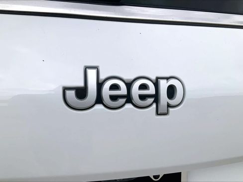 Used 2024 Jeep Grand Cherokee L Laredo RWD image 28
