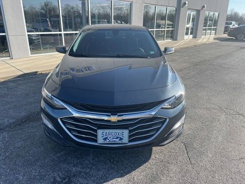 Used 2021 Chevrolet Malibu LT FWD image 2