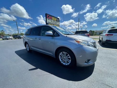 Used 2011 Toyota Sienna XLE FWD image 3