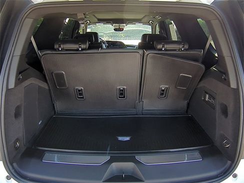 Used 2024 Cadillac Escalade Premium Luxury image 13