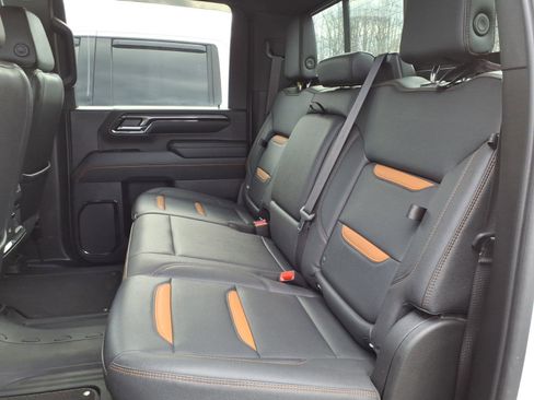 Used 2024 GMC Sierra 2500 AT4 w/ AT4 Preferred Package AWD/4WD image 8