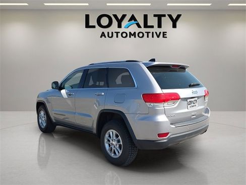 Used 2018 Jeep Grand Cherokee Laredo image 3