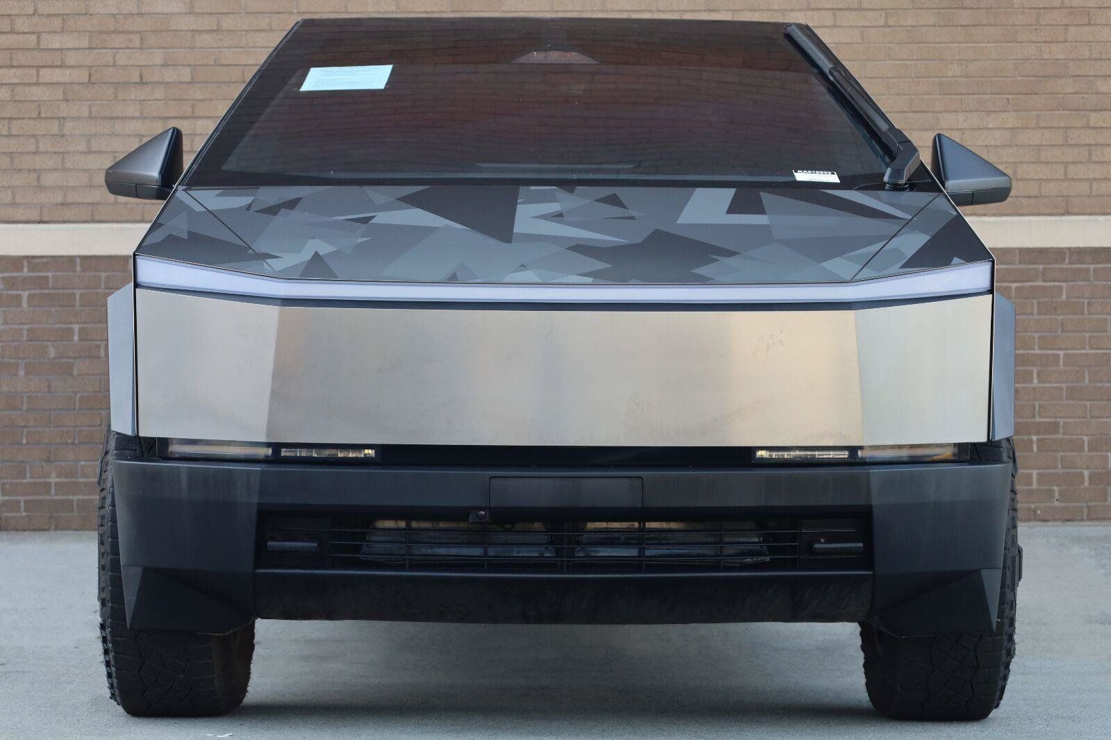 Used 2024 Tesla Cybertruck AWD Crew Cab image 6