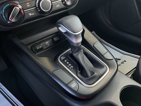 Used 2025 Kia Soul LX w/ LX Technology Package FWD image 16