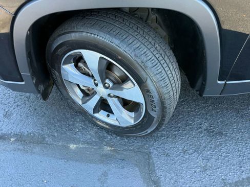 Used 2019 Jeep Cherokee Limited image 49