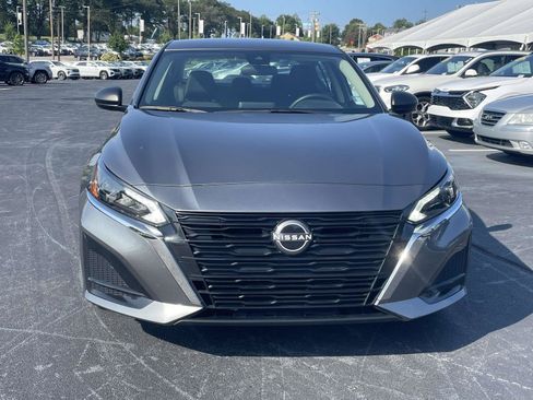 Used 2025 Nissan Altima 2.5 SV FWD image 2