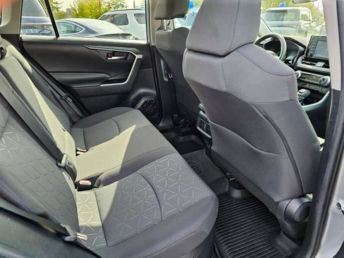 Used 2021 Toyota RAV4 XLE AWD/4WD image 15