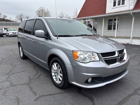 Used 2019 Dodge Grand Caravan SXT image 1