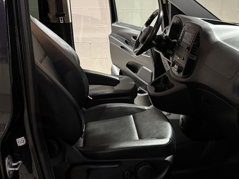 Used 2018 Mercedes-Benz Metris Passenger image 28