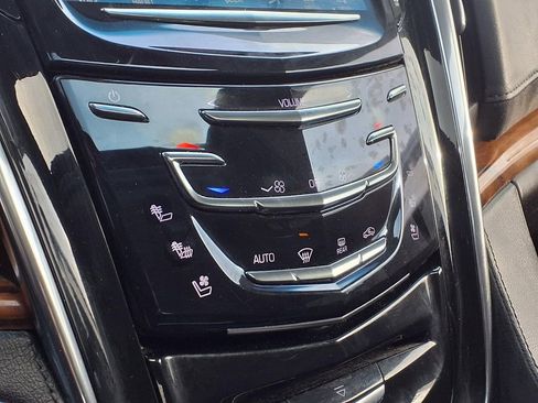 Used 2015 Cadillac Escalade Luxury image 19