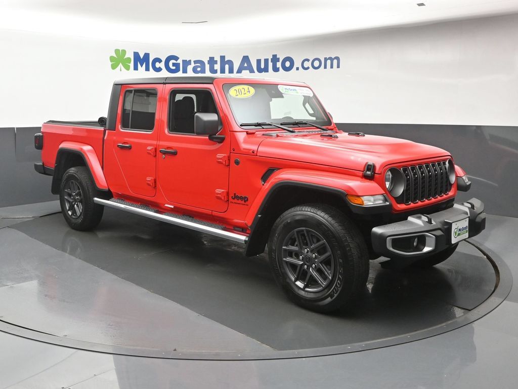Used 2024 Jeep Gladiator Sport AWD/4WD image 2