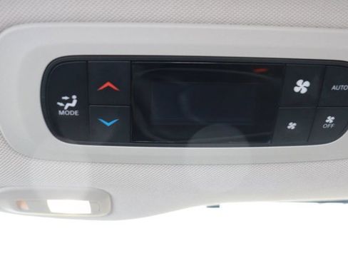 Used 2023 Chrysler Pacifica Limited image 26