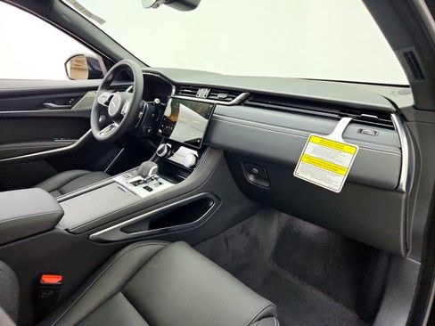 New 2026 Jaguar F-PACE R-Dynamic S image 17