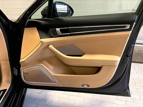 Certified 2022 Porsche Panamera 4 Platinum Edition image 29