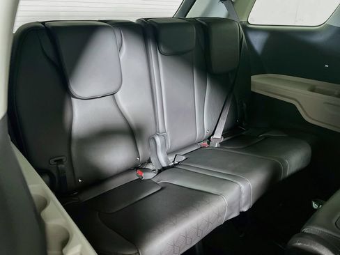 Used 2024 Kia Carnival LX FWD image 24