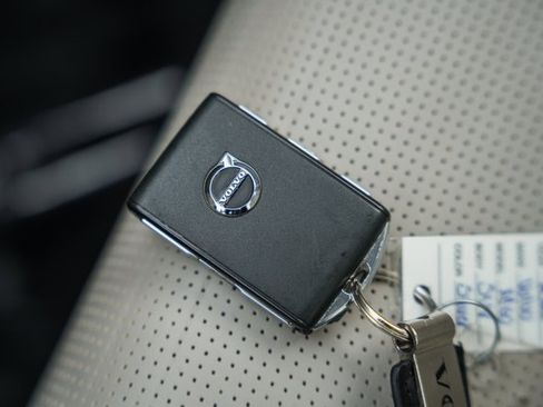 Used 2022 Volvo XC60 T8 Inscription w/ Advanced Package image 43