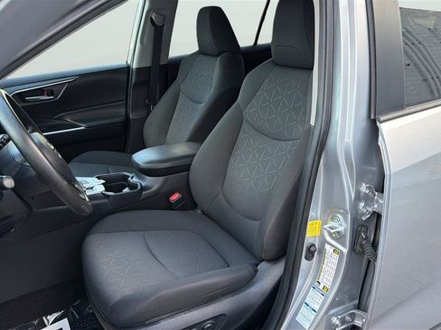 Used 2021 Toyota RAV4 XLE AWD/4WD image 12