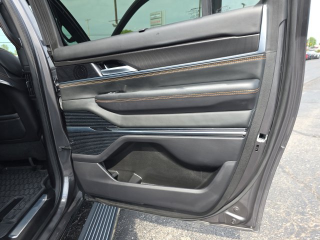Used 2025 Jeep Grand Wagoneer L Series III w/ Rear Seat Video Group 1 AWD/4WD image 49