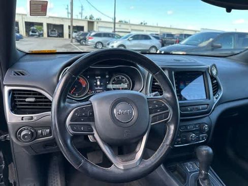 Used 2021 Jeep Cherokee Latitude Lux 80th Anniv w/ Quick Order Package 2YU 80th FWD image 6