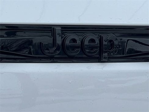 Used 2024 Jeep Grand Cherokee Altitude image 47