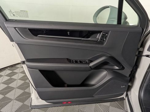 New 2026 Porsche Cayenne GTS AWD/4WD image 25