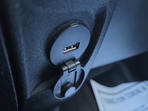 Used 2018 RAM 2500 Tradesman w/ Chrome Appearance Group image 63