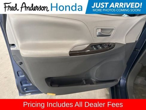 Used 2018 Toyota Sienna XLE FWD image 4