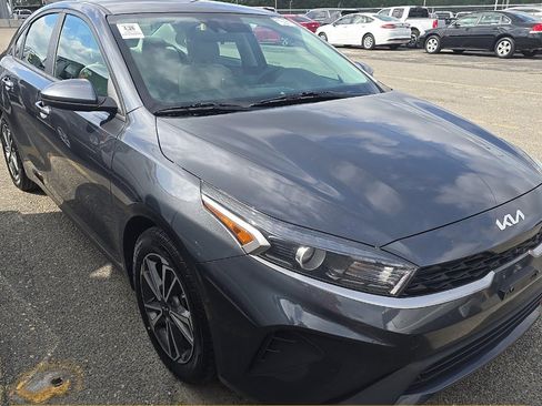 Used 2022 Kia Forte LXS FWD image 4