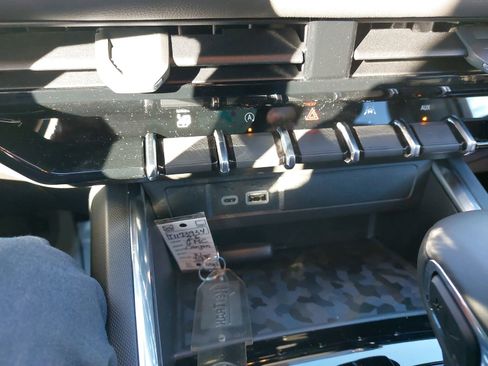 New 2026 GMC Canyon Elevation w/ Convenience Package image 27