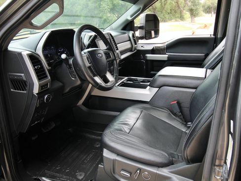 Used 2019 Ford F250 Lariat w/ Lariat Ultimate Package AWD/4WD image 22