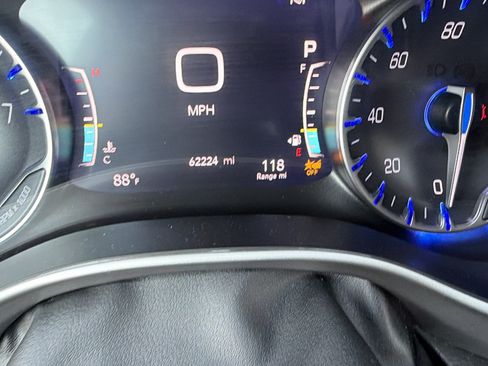 Used 2025 Chrysler Pacifica Select FWD image 30