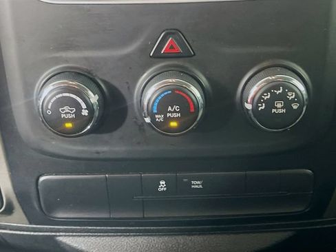 Used 2020 RAM 1500 Classic SLT RWD image 16