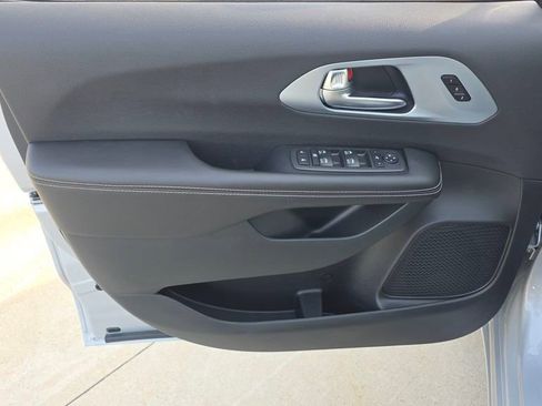 New 2026 Chrysler Pacifica Limited w/ S Appearance Package image 24