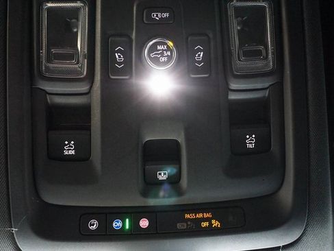 Used 2021 Chevrolet Tahoe Premier w/ Premium Package image 32