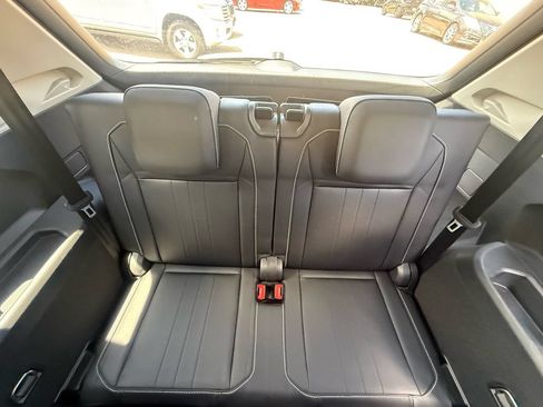 Used 2023 Volkswagen Tiguan SE w/ Panoramic Sunroof Package FWD image 16